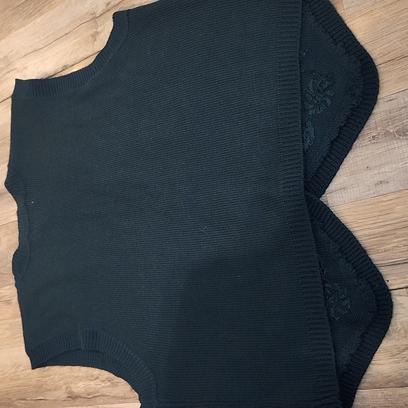 Koret Green Cardigan Sweater with Elegant Design - Picture 5 of 5